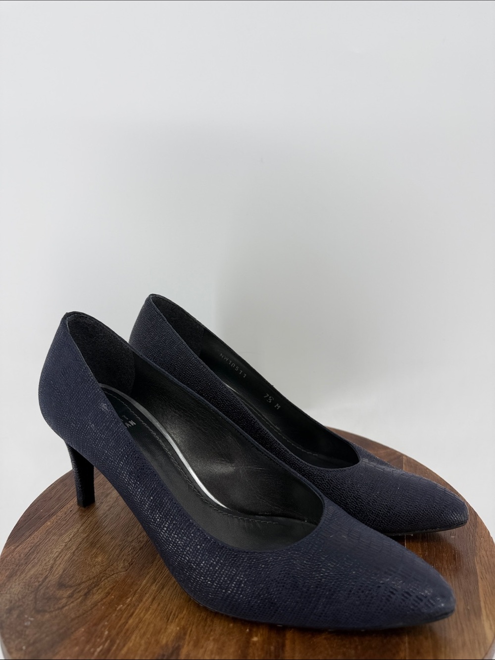 Stuart Weitzman Navy Leather Pumps Pointed Toe Heels 7.5 Career